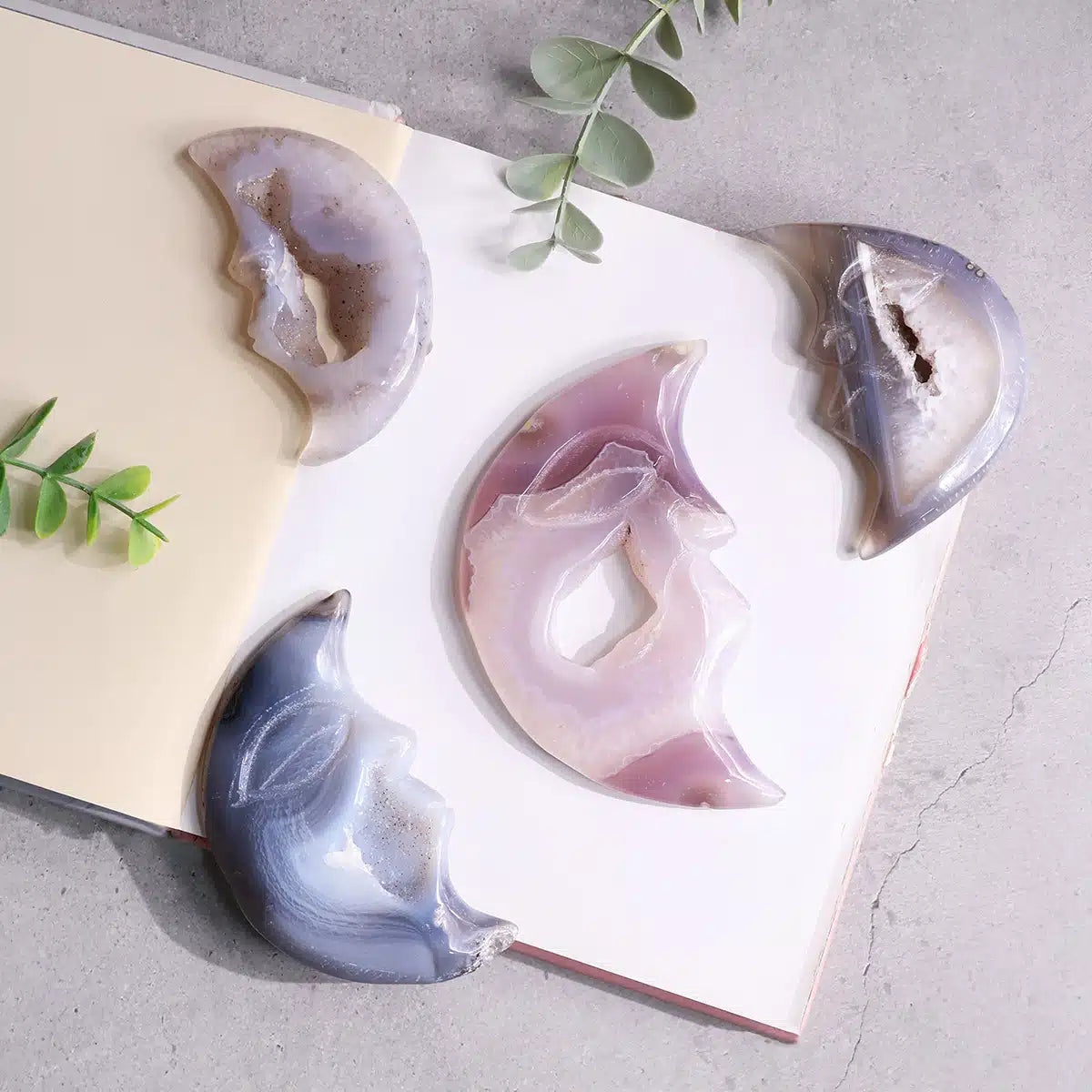 Agate Half Moon Face With Stand