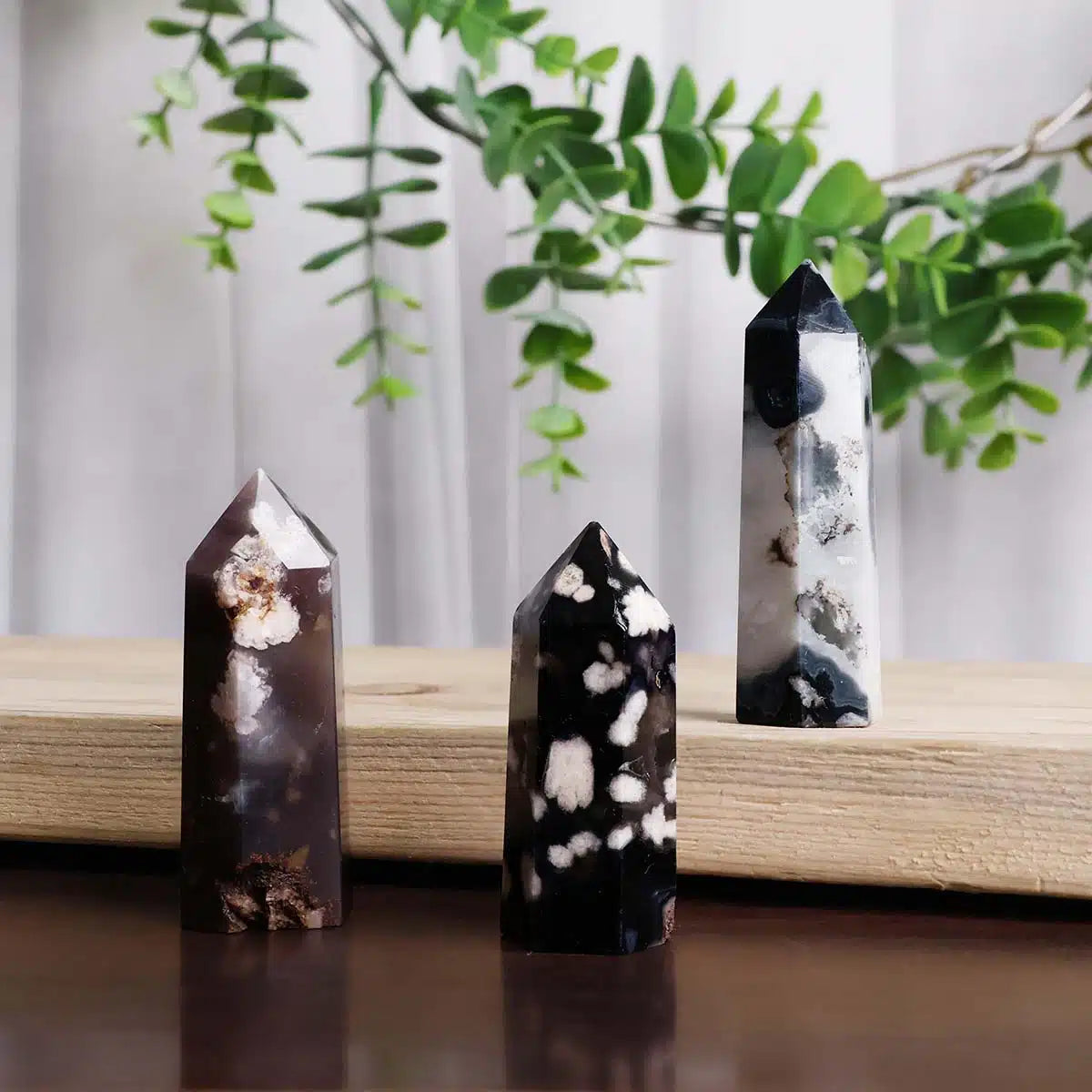 Black Flower Agate Crystal In Pencil Point